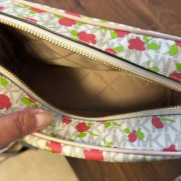 Michael khors cosmetic bag - Picture 2 of 4